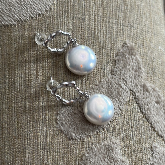 Coin pearl earrings - Picture 3 of 3